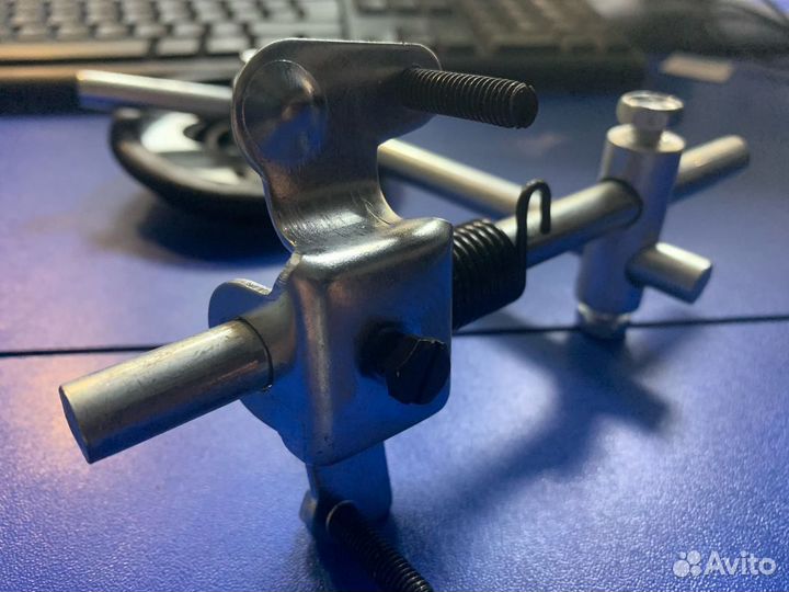 Коленоподъемник в сборе 181427-0-01