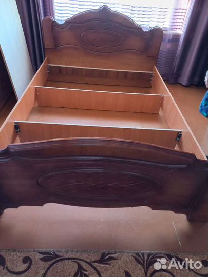 Спальный гарнитур