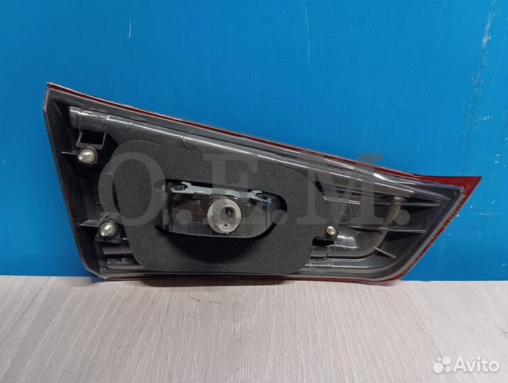 Фонарь правый задний в крышку багажника