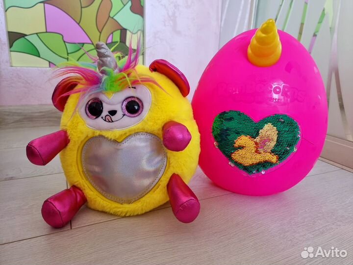 Большое яйцо с игрушкой Rainbocorns