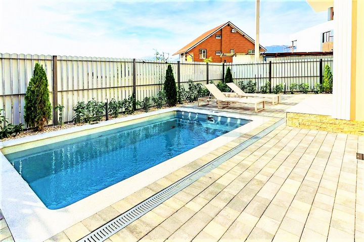 Дом 180 м² на участке 5 сот.