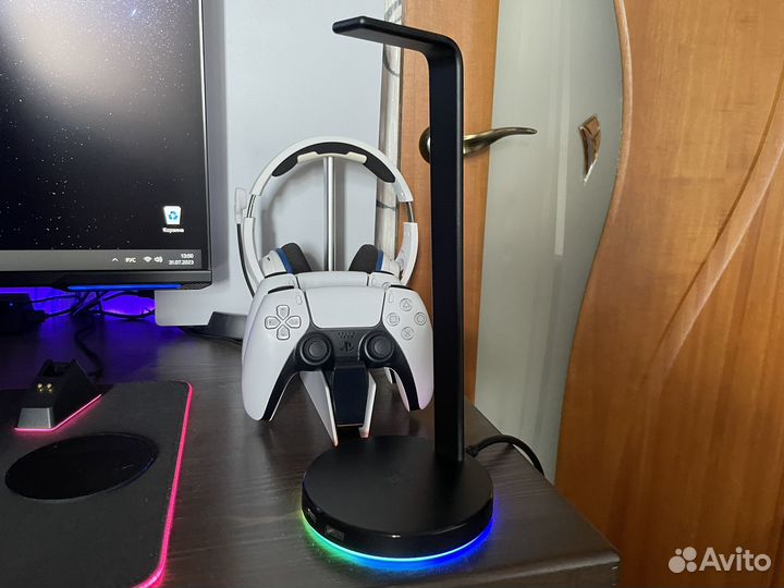Подставка для наушников Razer Base station V2