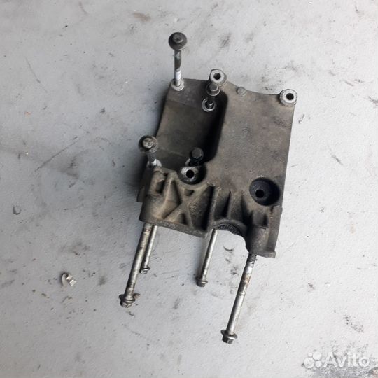 Кронштейн компрессор кондиционера Форд Фокус 2