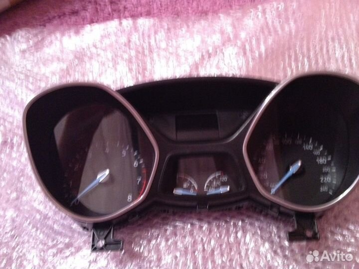 Продаю панель приборную