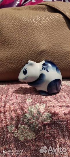 Фарфоровые статуэтки, вазочка