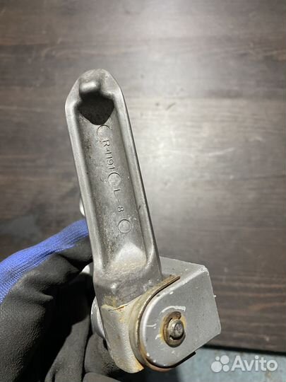 Левый пассажирский кронштейн для Kawasaki ZX9R 98