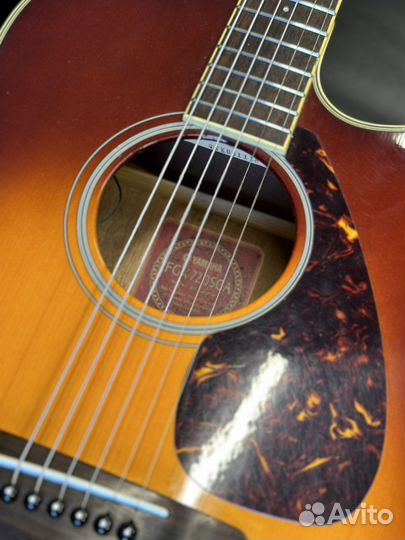 Электроакустическая гитара yamaha