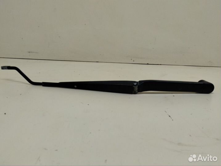 Поводок стеклоочистителя передний левый Mitsubishi