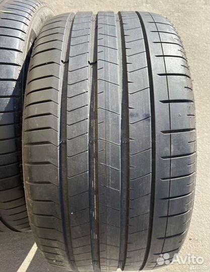 Pirelli P Zero 285/40 R22 и 325/35 R22