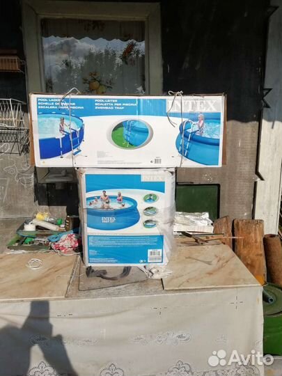 Надувной бассейн с лестницей