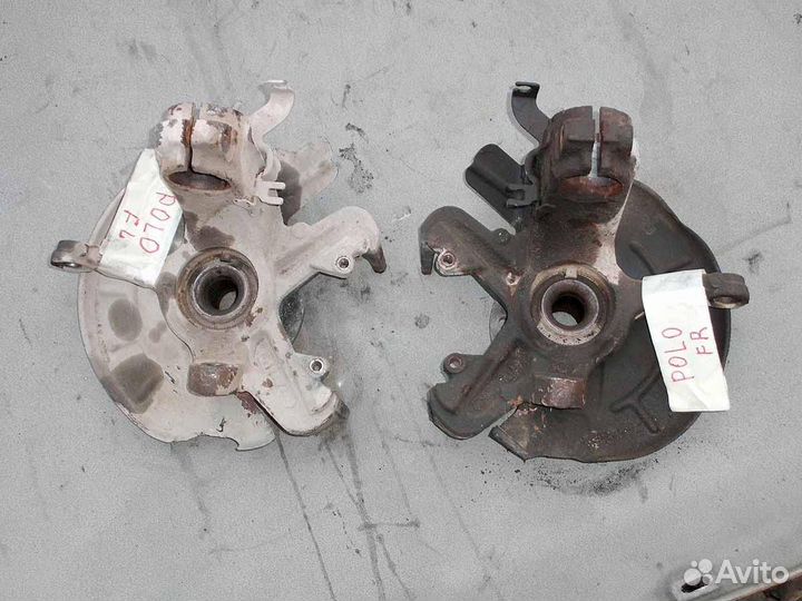 Кулак поворотный правый в сборе VW Polo 04г 1.4 16