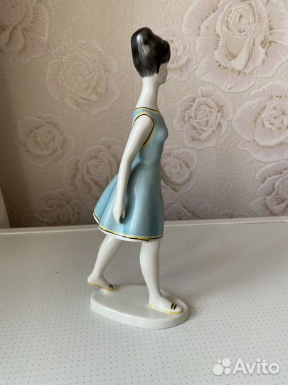 Статуэтка девушка в голубом платье Венгрия