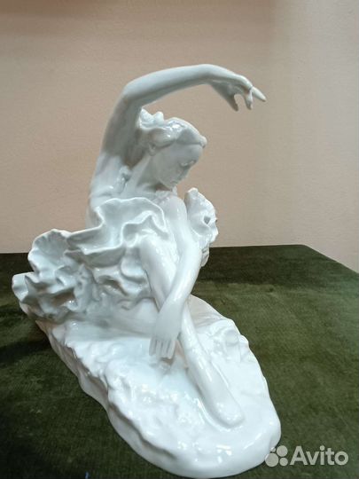 Статуэтка фарфор уланова