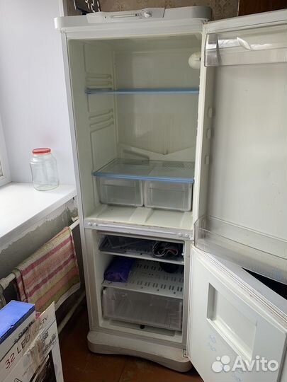 Холодильник indesit на запчасти