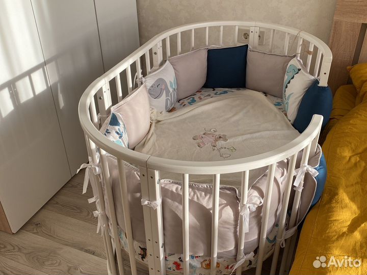 Детская кроватка с маятником овальная