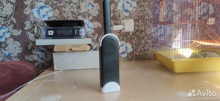 Самоочищающаяся щетка для одежды Leomax