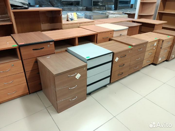 Тумбы подкатные много Б.У. Этот товар в Екатеринбу