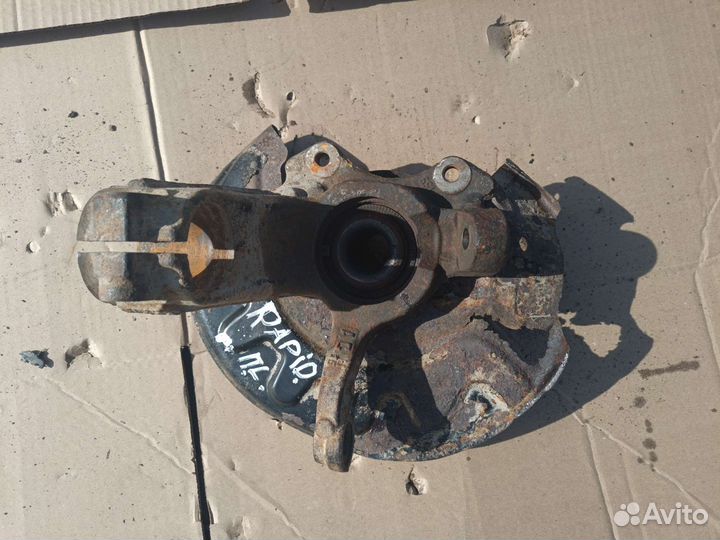 Левый кулак Skoda Rapid CFN 1.6 МКПП