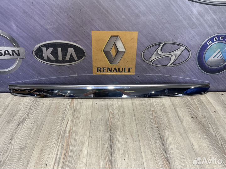 Молдинг Накладка крышки багажника Renault logan