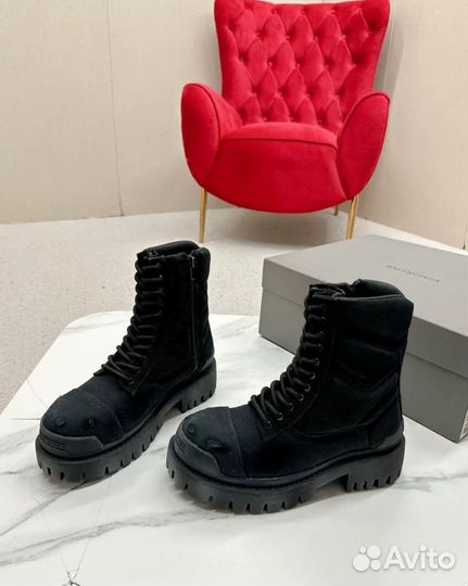 Balenciagastrike boots