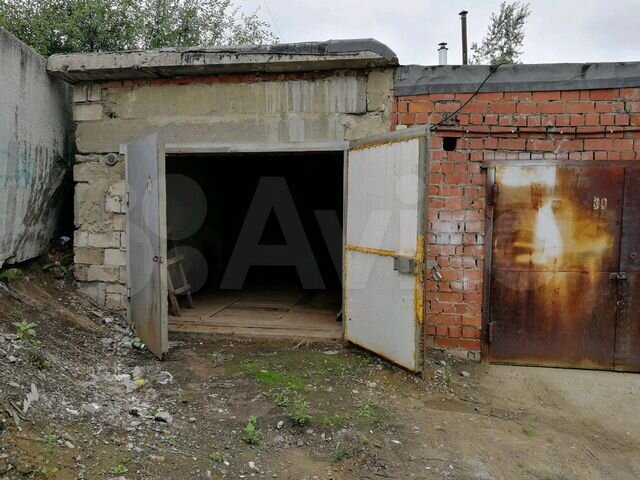 Гаражи в Иркутске возле аэропорта.