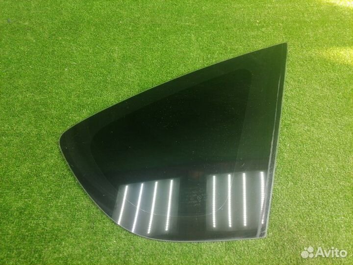 Стекло двери (форточка) заднее правое Subaru