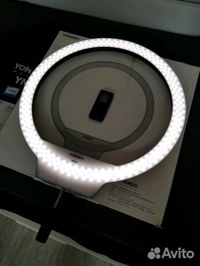 Кольцевой светодиодный осветитель Yongnuo YN-308 L