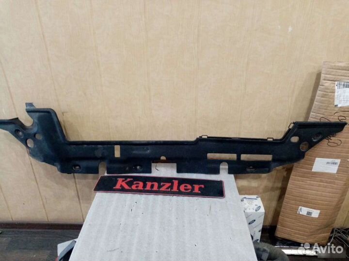 Дефлектор радиатора верхний Toyota Corolla E150