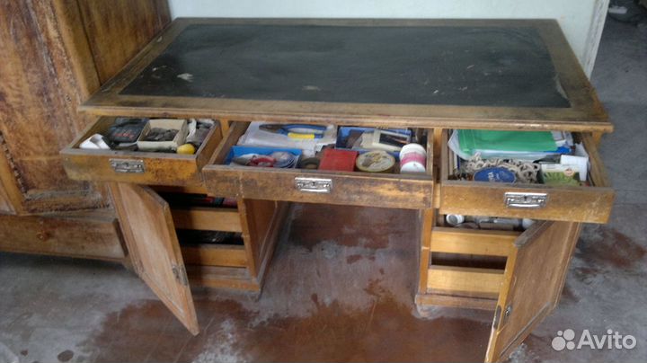 Стол и шкаф советских времен