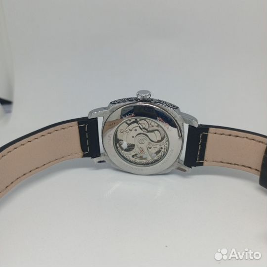 Часы-скелетоны Tevise