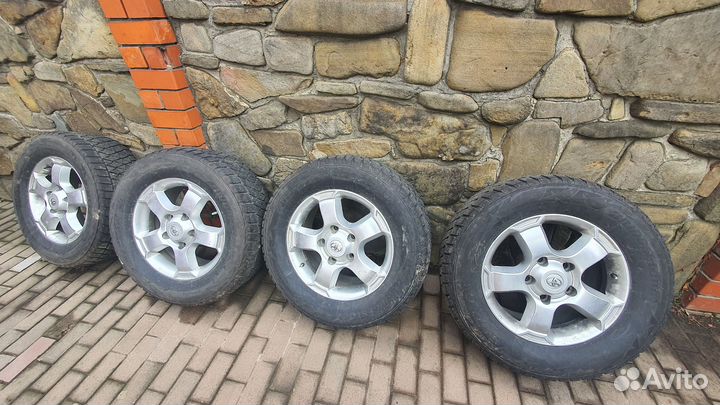 Bridgestone Blizzak DM-V2 285/60 R18