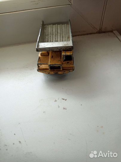 Моделька белаза