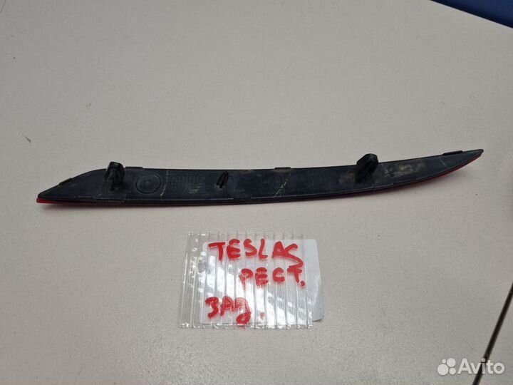 Отражатель в бампер задний правый Tesla Model S 20