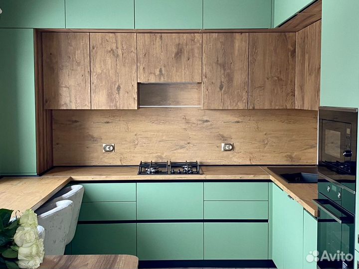 Кухонный гарнитур в частный дом