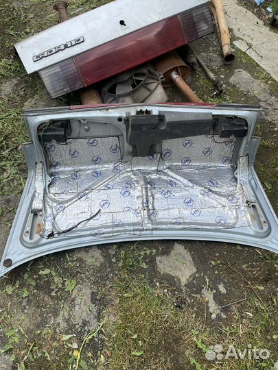 Продам 2 крышки багажника