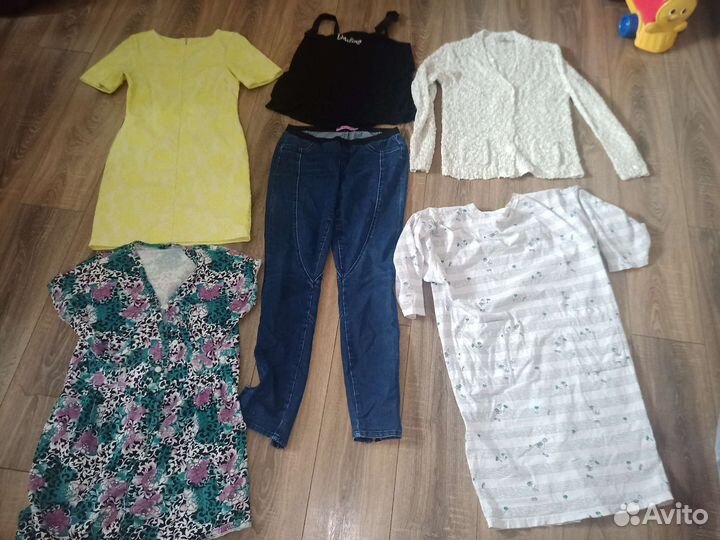 Два больших пакета вещей 44 в одни руки отдам