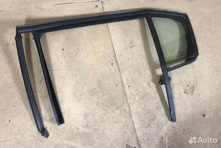 Уплотнитель задней левой двери Chevrolet Cruze