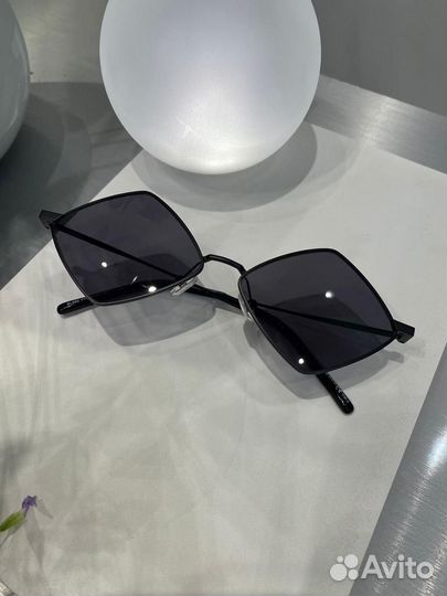 Женские солнцезащитные очки Saint Laurent