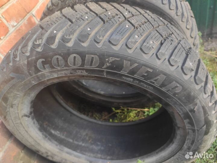 Goodyear Ultragrip Ice Arctic 205/55 R16