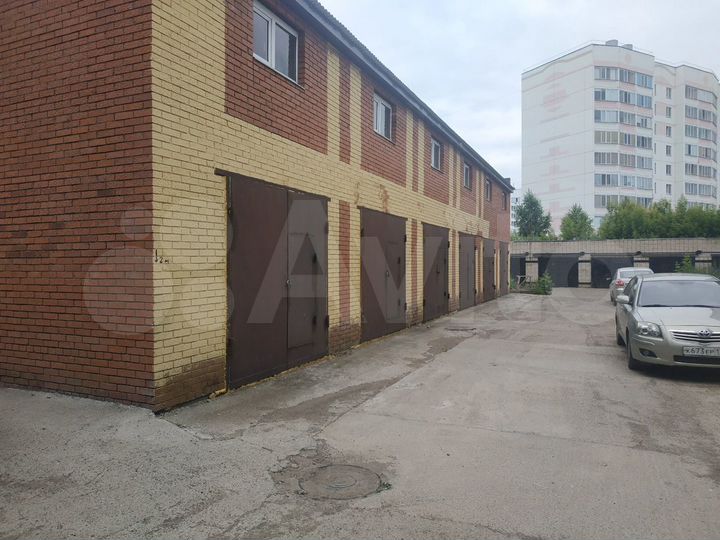 Гараж, > 30 м²