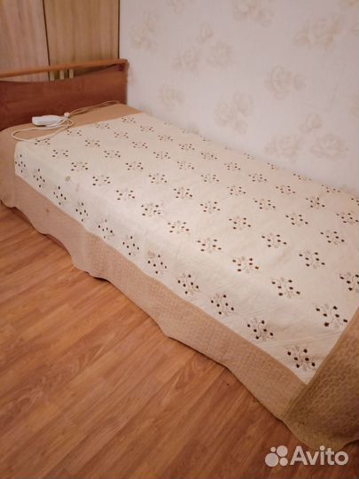 Продам 2 стола и кровать