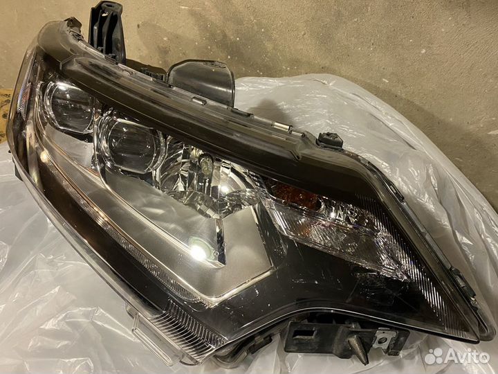 Фара правая mitsubishi outlander III