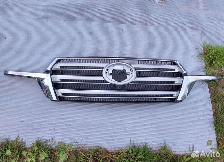 Решетка радиатора Land Cruiser 200