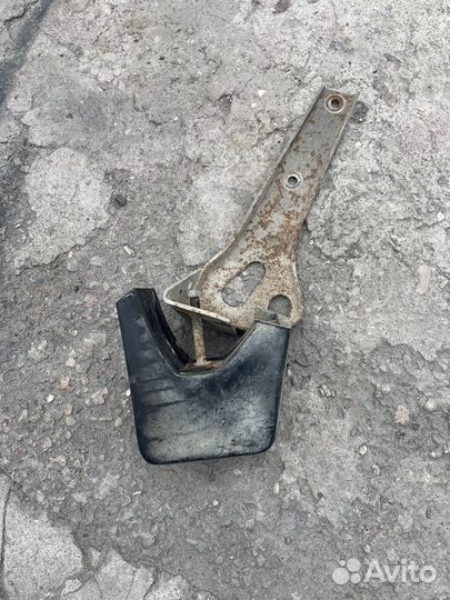 Клык на бампер ваз 2106