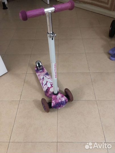 Самокат детский для девочки Reaction