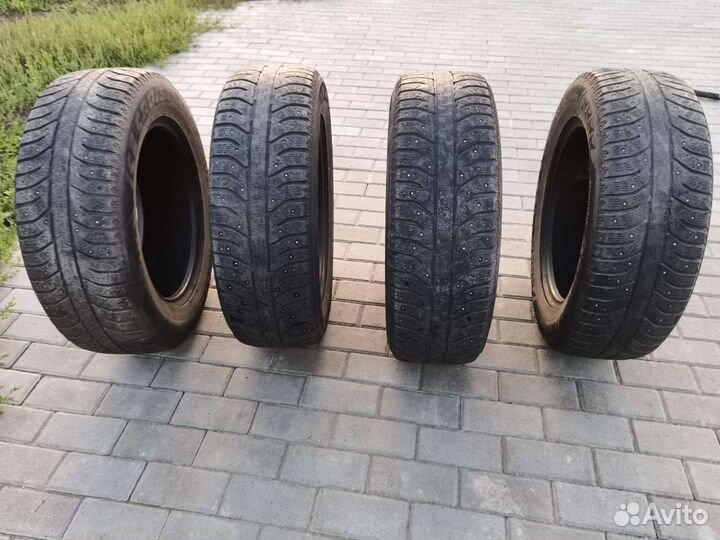 Bridgestone Ice Cruiser 7000 225/65 R17 106
