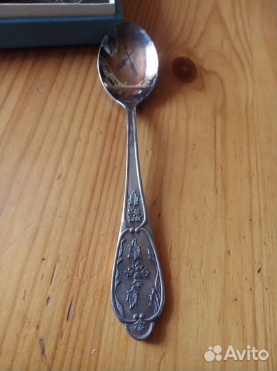 Мельхиоровых вилки, ложки, ножи