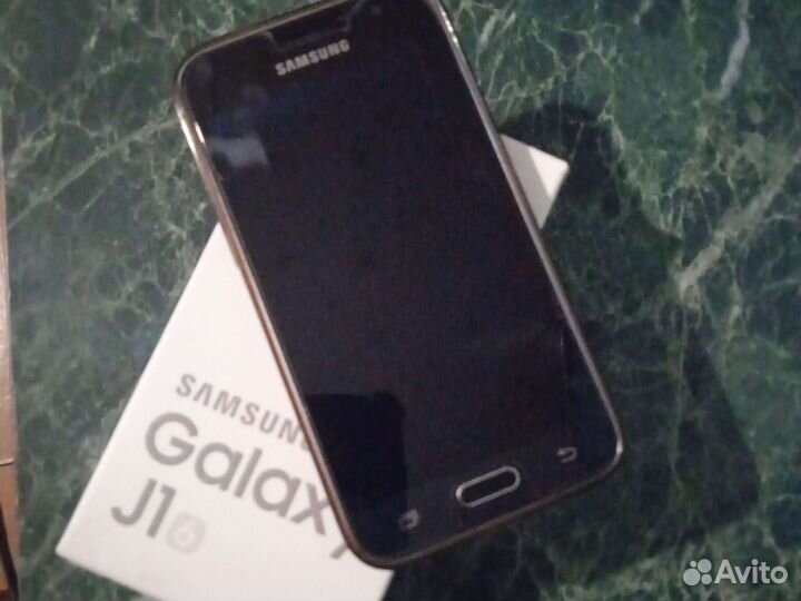 Телефон Samsung galaxy J1