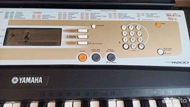 Синтезатор Yamaha psr r200