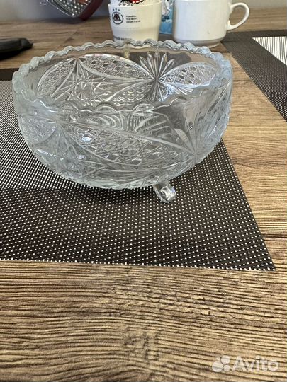 Посуда(кастрюля, чашки, блюдца, вазочка)